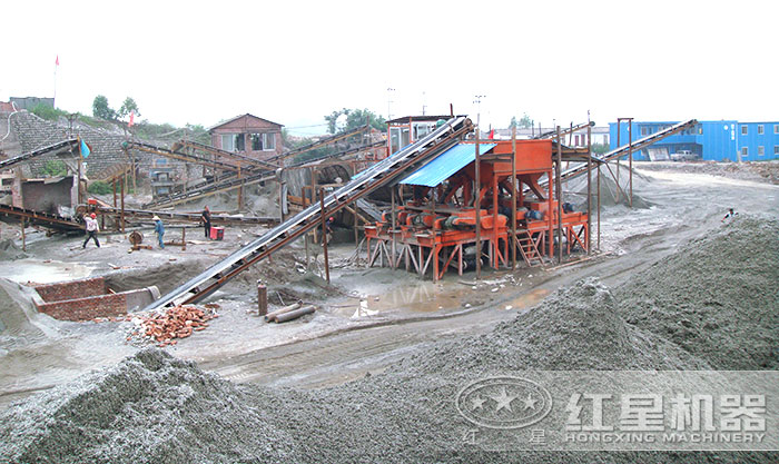 對(duì)輥碎沙機(jī)現(xiàn)場(chǎng)