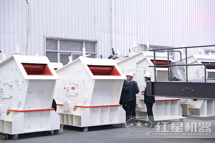 客戶到場(chǎng)參觀反擊破石機(jī)