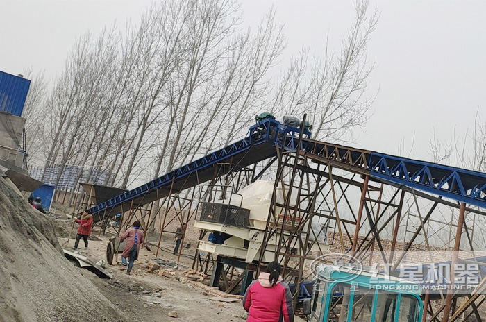 時產(chǎn)30噸造沙機湖南生產(chǎn)現(xiàn)場