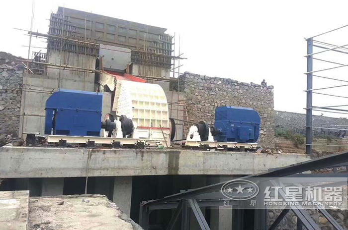 重錘式破碎機石灰石大型碎石生產線現場