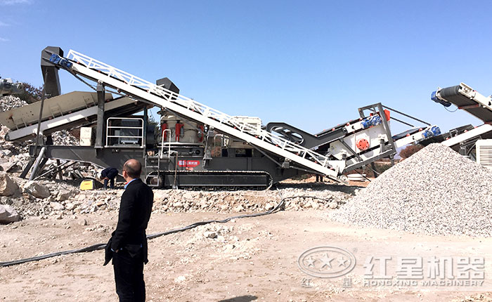 履帶式移動泥石分離機現(xiàn)場作業(yè)