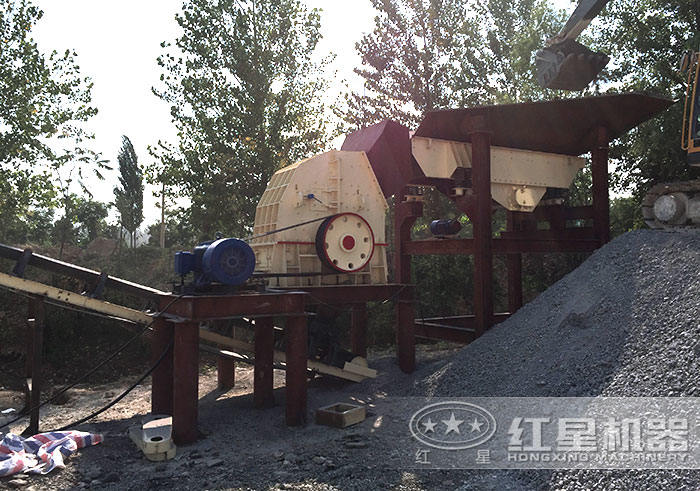 重錘式破碎機(jī)加工石子作業(yè)現(xiàn)場 重錘式破碎機(jī)加工石子作業(yè)現(xiàn)場