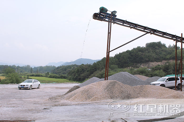 青石破碎作業(yè)現(xiàn)場(chǎng)