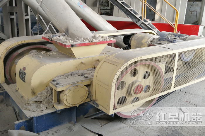 石灰石碎砂生產(chǎn)現(xiàn)場