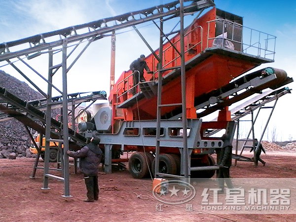 新型移動(dòng)式破碎站組機(jī)靈活