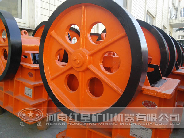 復(fù)擺顎式破碎機(jī)