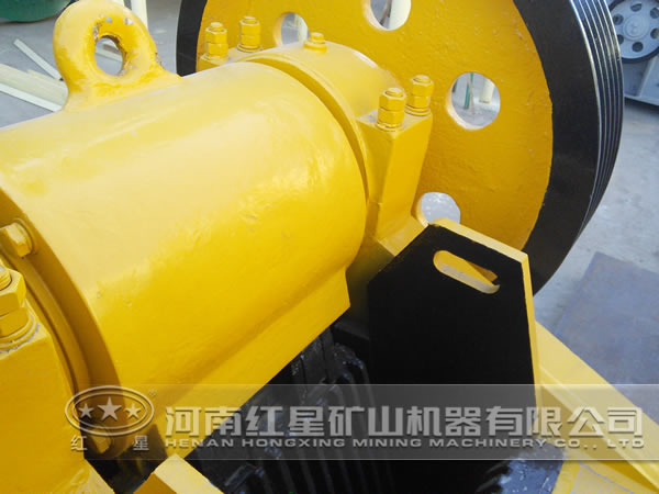 復(fù)擺顎式破碎機動顎