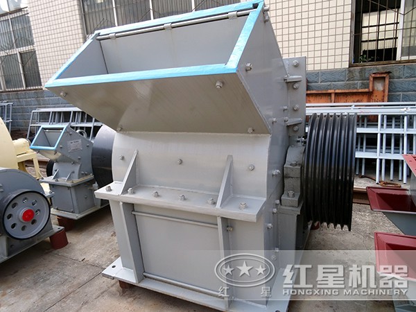 錘式破碎機(jī)廠區(qū)一角