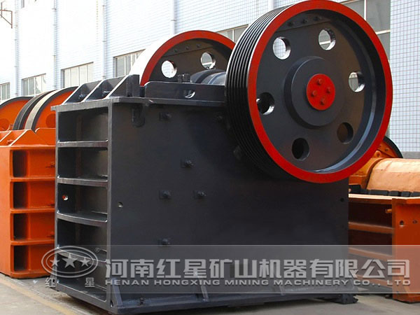 新型外動(dòng)顎低矮顎式破碎機(jī)