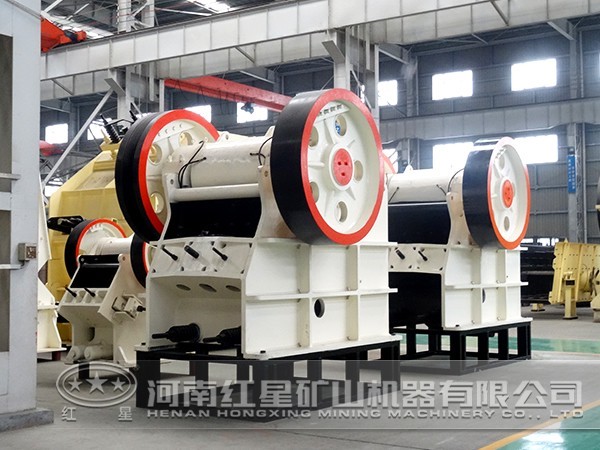 新型外動(dòng)顎低矮顎式破碎機(jī)