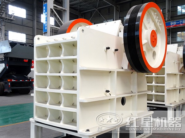 復(fù)擺式顎式破碎機(jī)