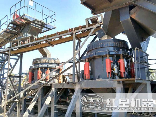 圓錐破碎機(jī)安裝現(xiàn)場(chǎng)