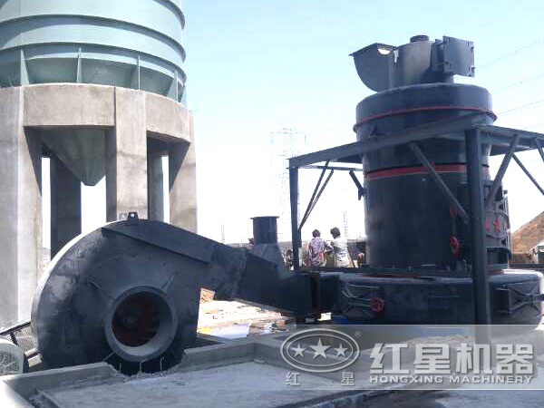 石墨礦磨粉工作現(xiàn)場(chǎng)