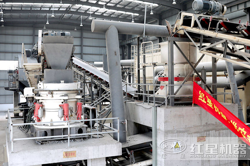 江蘇客戶(hù)圓錐破碎機(jī)生產(chǎn)現(xiàn)場(chǎng)