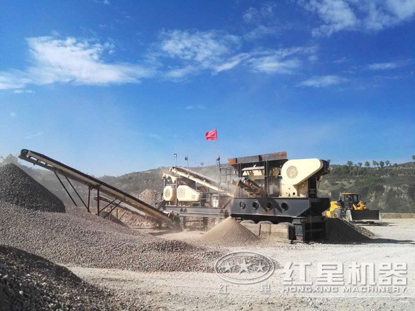移動(dòng)碎石機(jī)用于山石破碎